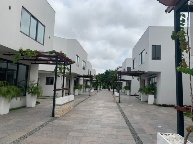 A Lavish 3 Bedroom Town House For Sale at Airport Residential Area