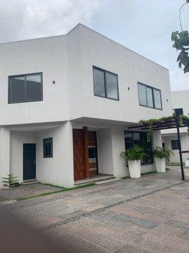 A Lavish 3 Bedroom Town House For Sale at Airport Residential Area