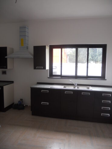 Well presented unfurnished 3 bedroom house