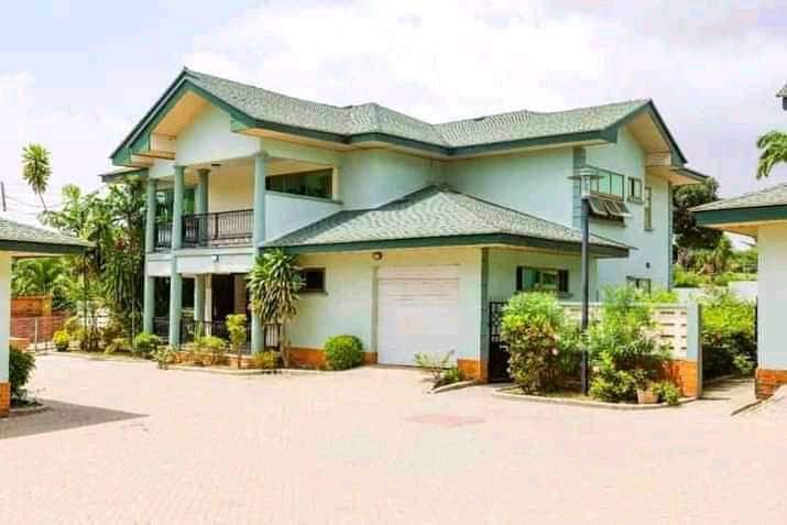 4 Bedroom Town-House For Rent at Dzorwulu