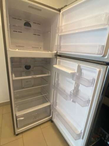 For sale Samsung fridge/freezer : Ghs 8000