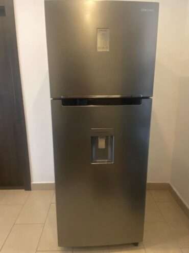 For sale Samsung fridge/freezer : Ghs 8000