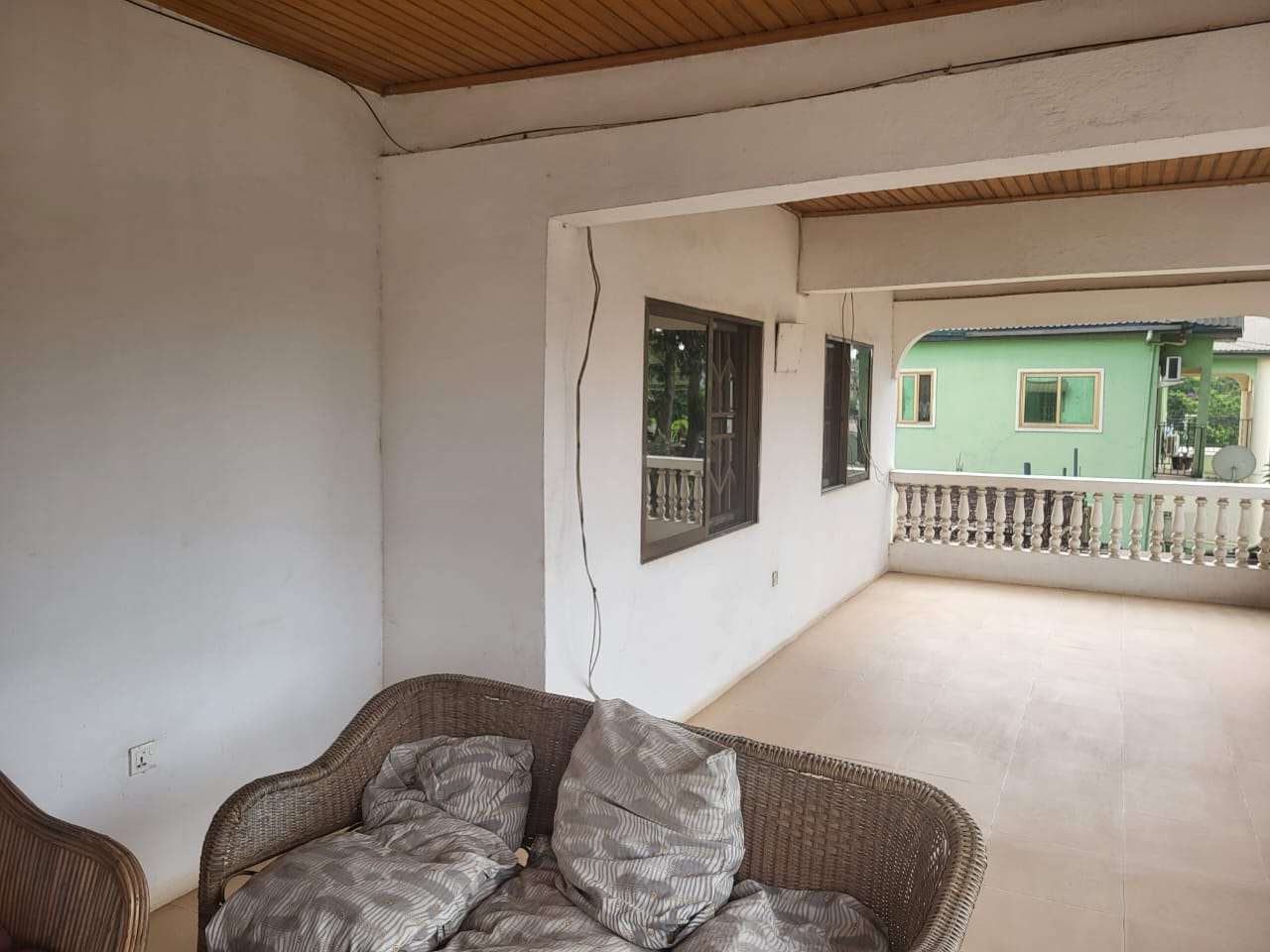 Large 5 bedroom house for long lease