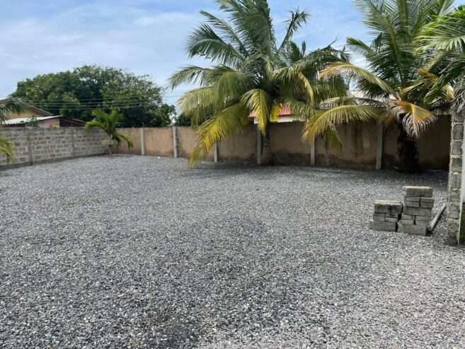 Large House & Extra Plot, close to beach for Sale in Pram Pram