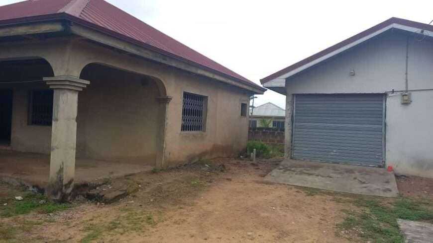 EXECUTIVE 4 BEDROOM, 2 SEPARATE BOYSQUARTERS FOR SALE AT MEDIE