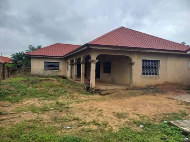 EXECUTIVE 4 BEDROOM, 2 SEPARATE BOYSQUARTERS FOR SALE AT MEDIE