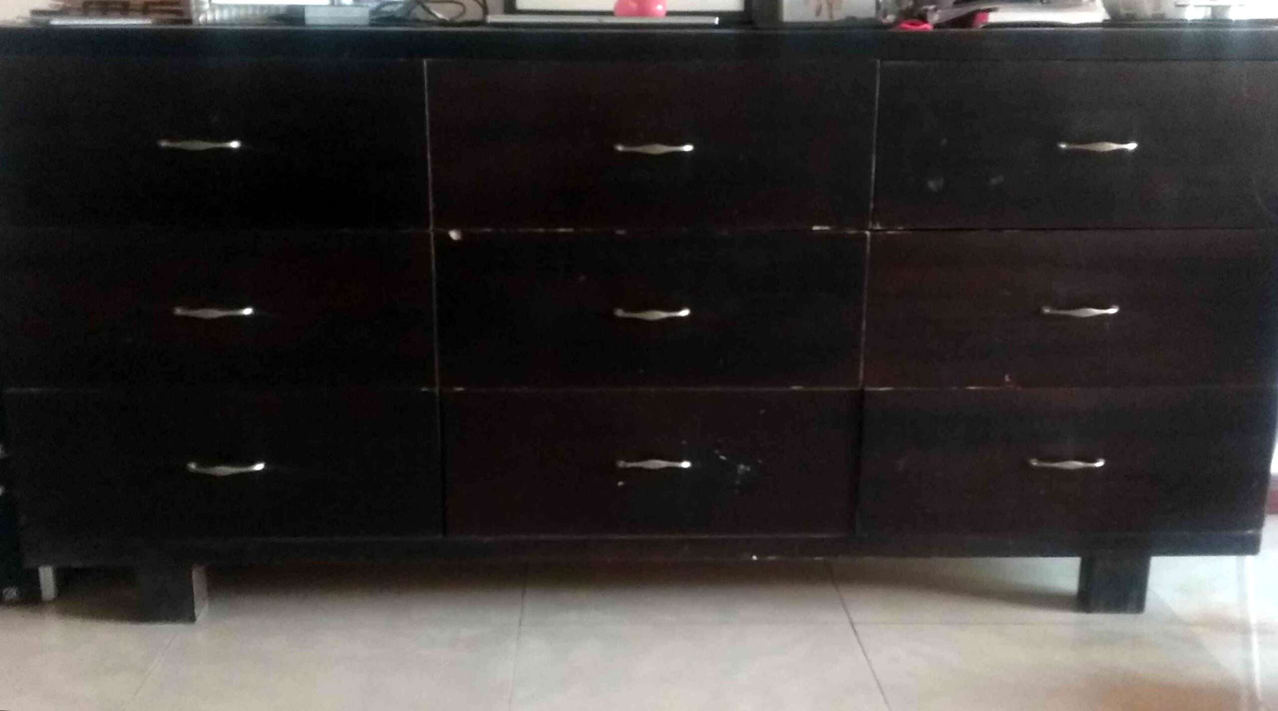 CHEST OF DRAWERS