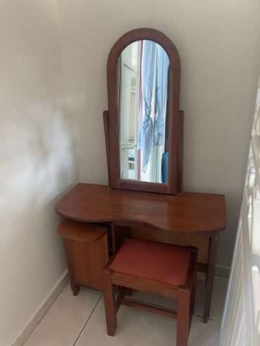 DRESSING TABLE WITH MIRROR