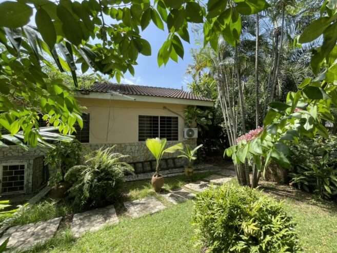 2-bedroom Tesano bungalow set in lovely garden