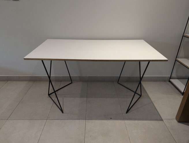 Table / Desk (Very Good Condition)