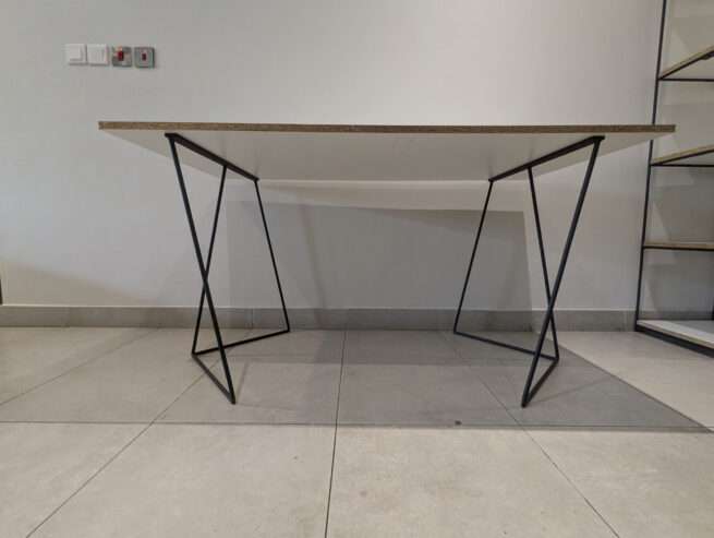 Table / Desk (Very Good Condition)