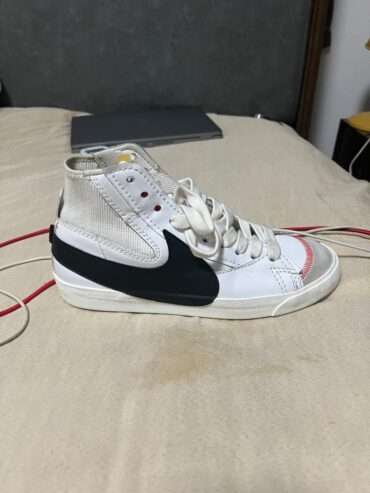 Men’s Sneakers Size 10