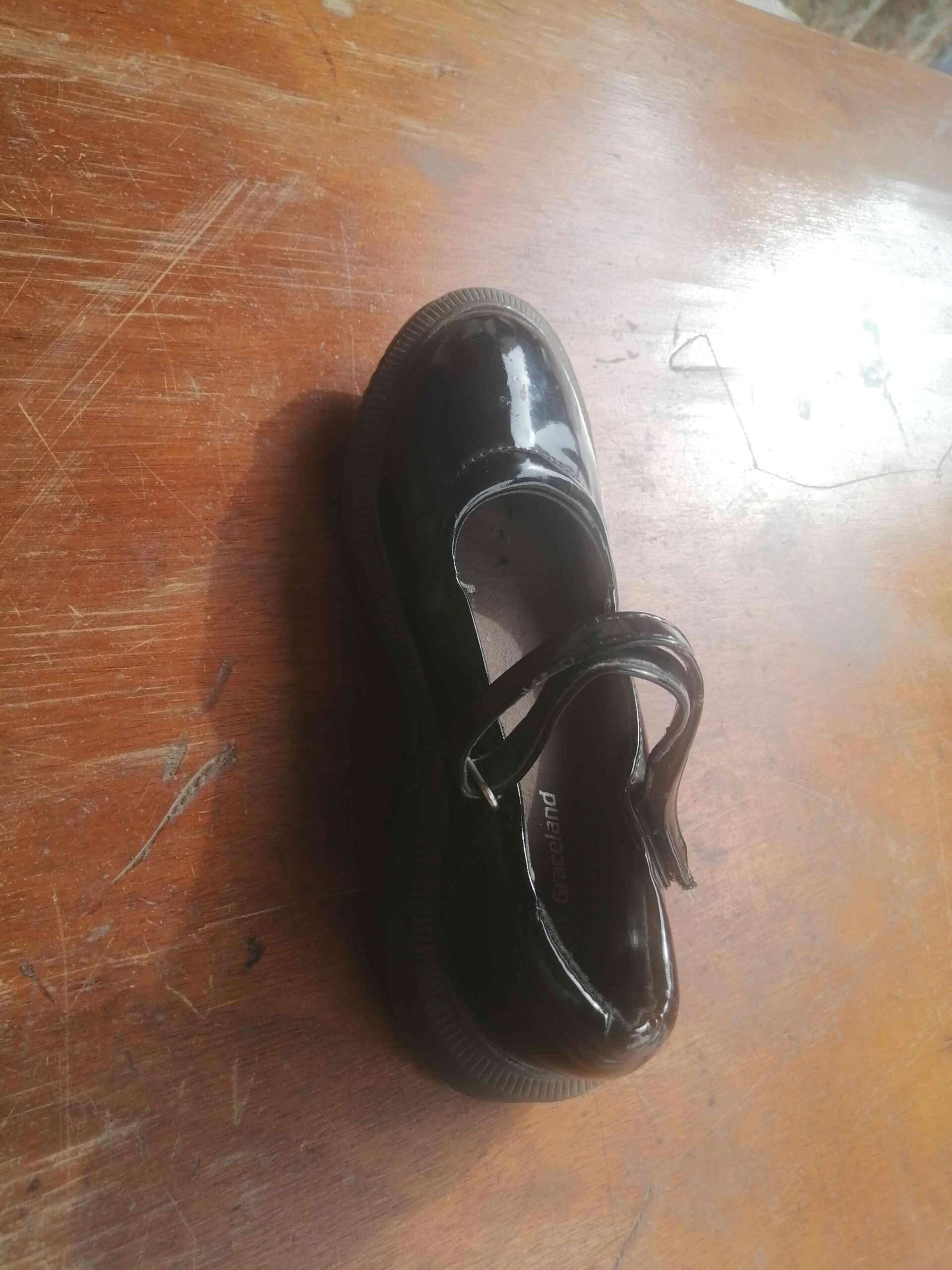 Girls shoes