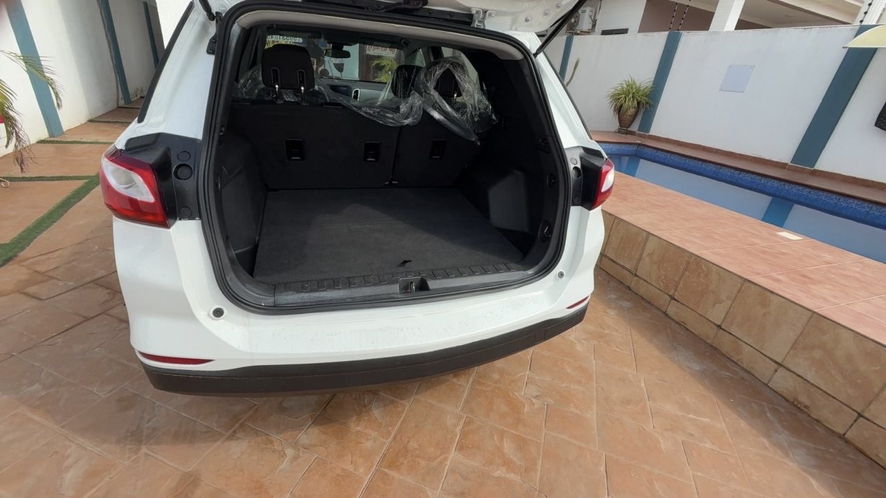 HOT SALE CHEVY EQUINOX AWD 2020. VERY NEGOTIABLE