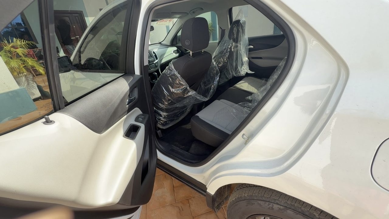 HOT SALE CHEVY EQUINOX AWD 2020. VERY NEGOTIABLE