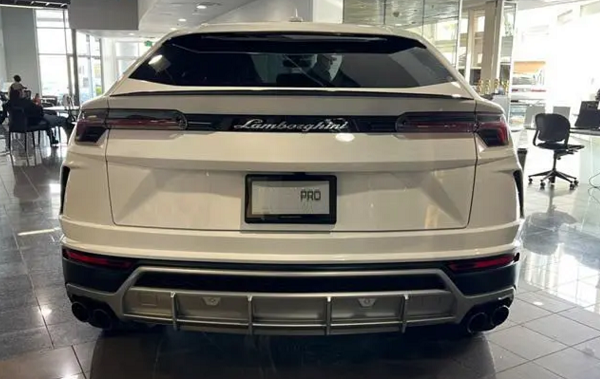 2022 Lamborghini Urus Graphite Capsule